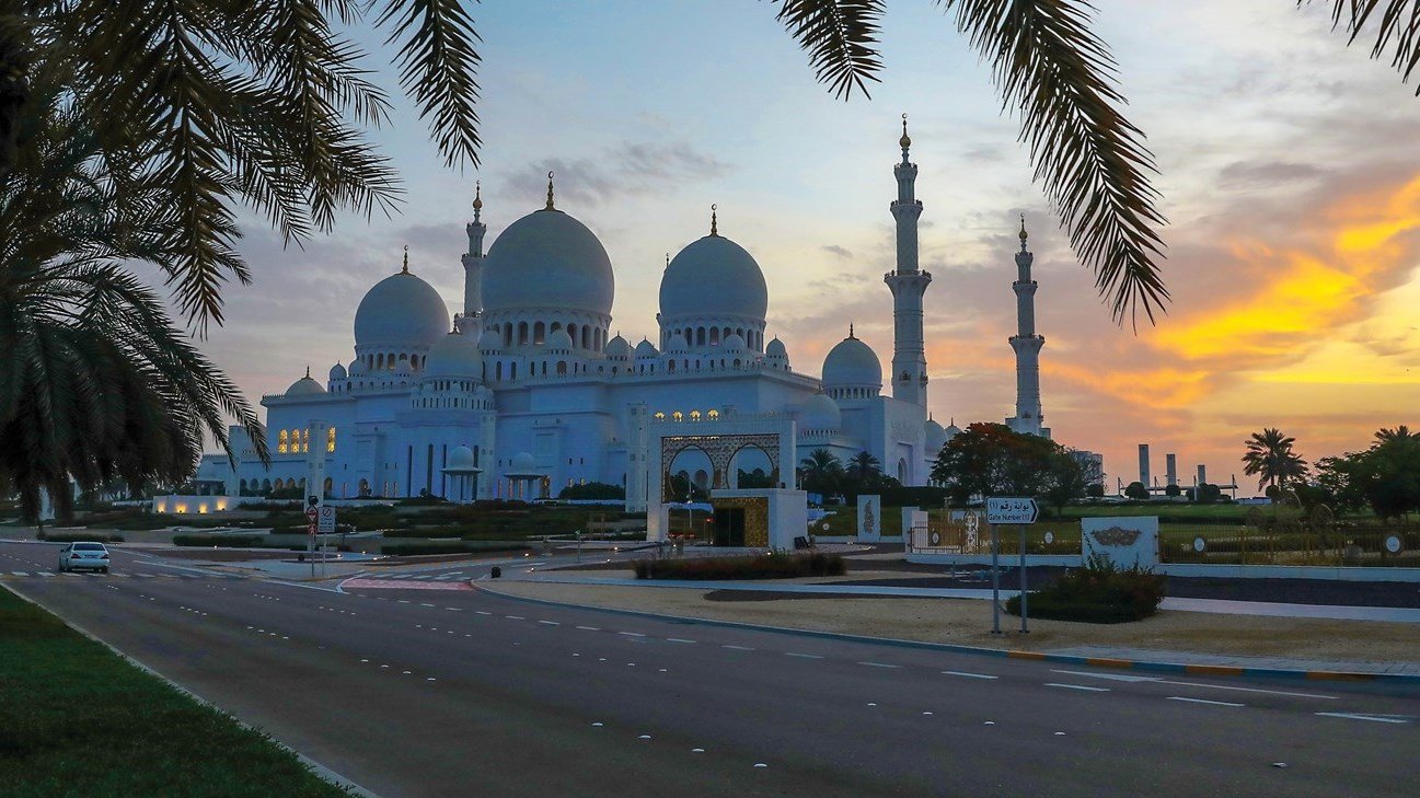 جامع الشيخ زايد الكبير الأول أوسطياً بين أهم معالم الجذب والـ3 عالمياً في فئة التجارب الثقافية والتاريخية