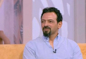 أنقذ ابنه من الغرق فمات.. تفاصيل وفاة تيمور تيمور في الساحل