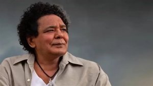 مشاكل بالكلى والكبد.. نقل الفنان محمد منير إلى المستشفى